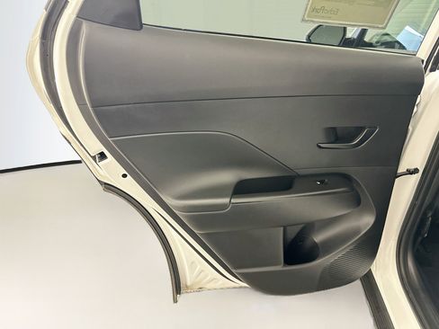 Used 2025 Hyundai Kona SEL AWD/4WD image 27