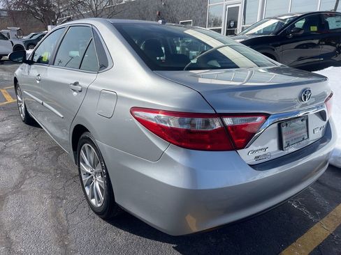 Used 2017 Toyota Camry XLE image 3