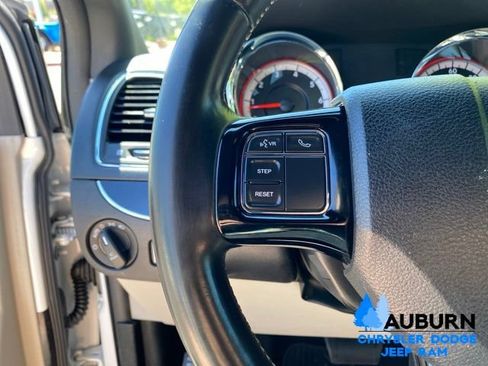Used 2019 Dodge Grand Caravan SXT FWD image 39
