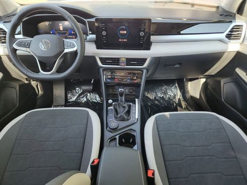New 2025 Volkswagen Taos SE image 10