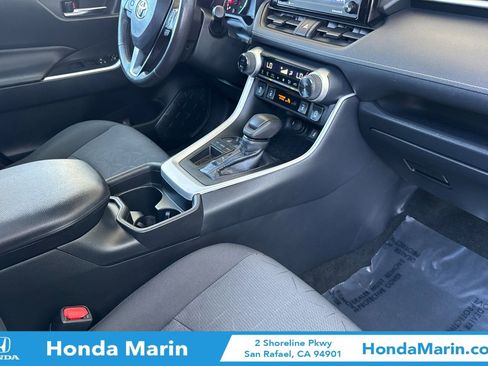 Used 2021 Toyota RAV4 XLE w/ Convenience Package FWD image 20