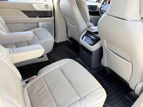 Used 2018 Lincoln Navigator Reserve w/ Technology Package AWD/4WD image 21