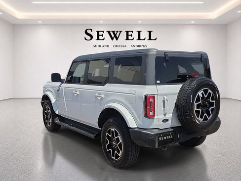 Used 2025 Ford Bronco Outer Banks AWD/4WD image 3