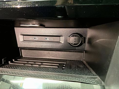 Used 2025 Volkswagen Taos SE w/ Panoramic Sunroof Package image 36