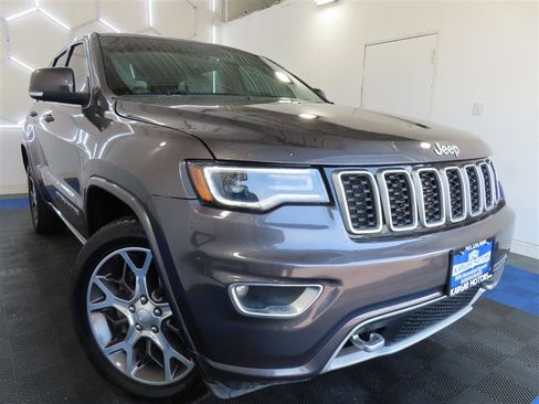 Used 2018 Jeep Grand Cherokee Limited AWD/4WD image 3