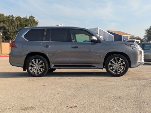 Used 2016 Lexus LX 570 4WD image 3