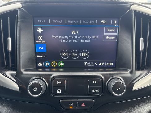 Used 2024 GMC Terrain SLT image 39