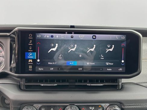 Used 2025 Jeep Wrangler Unlimited Sahara w/ Safety Group AWD/4WD image 22