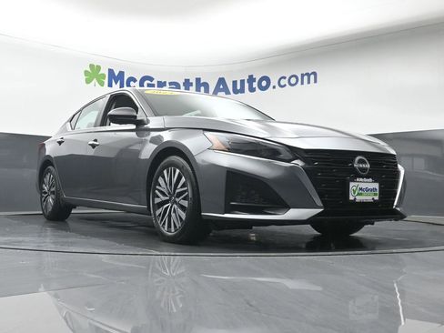 Used 2024 Nissan Altima 2.5 SV image 23