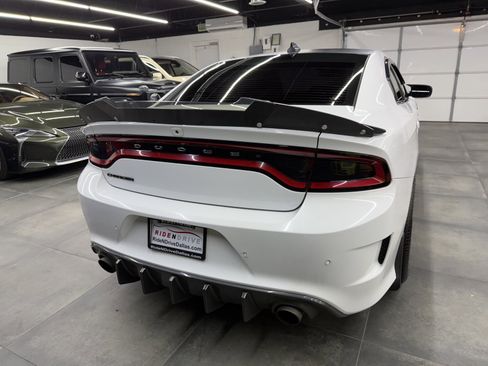 Used 2017 Dodge Charger R/T image 6