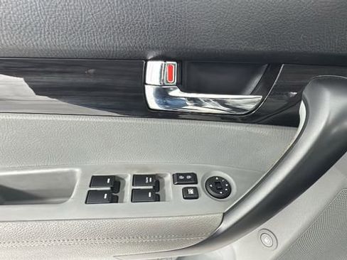 Used 2013 Kia Sorento LX image 20