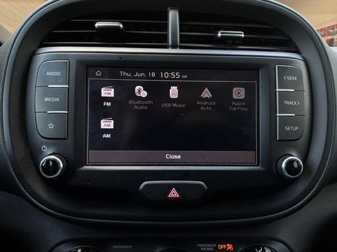 Used 2025 Kia Soul LX w/ LX Technology Package FWD image 28