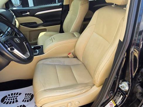 Used 2019 Toyota Highlander XLE AWD/4WD image 10