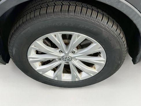 Used 2020 Volkswagen Tiguan S FWD image 29