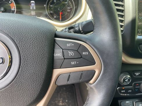Used 2017 Jeep Cherokee Limited AWD/4WD image 17