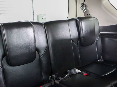 Used 2024 Nissan Armada SL w/ Captain's Chairs Package image 31