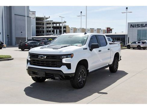 Used 2025 Chevrolet Silverado 1500 LT Trail Boss w/ Dark Appearance Package image 2