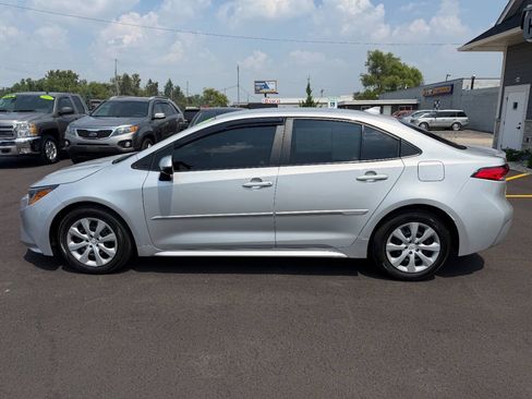Used 2024 Toyota Corolla LE FWD image 2