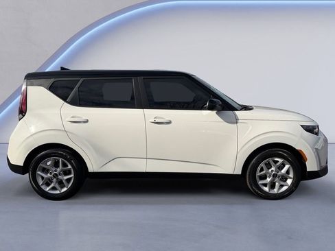 Used 2025 Kia Soul S image 2