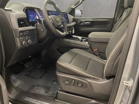 New 2026 Chevrolet Suburban Premier image 12
