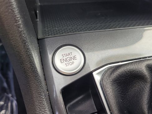 Used 2022 Volkswagen Tiguan SE w/ Panoramic Sunroof Package image 29