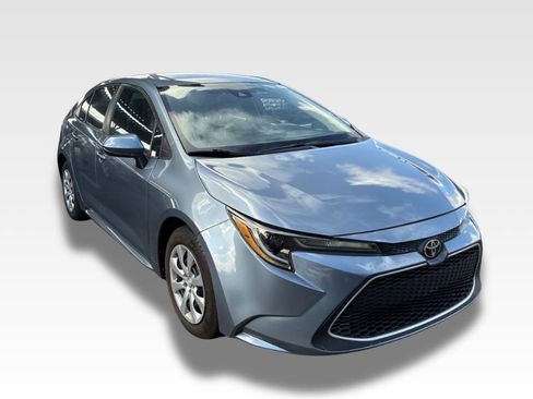 Used 2020 Toyota Corolla LE FWD image 2