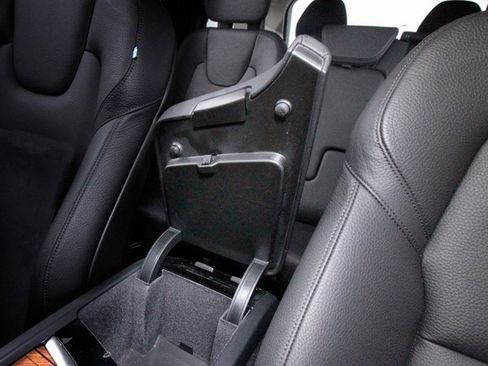 Certified 2025 Volvo XC90 B6 Plus w/ Protection Package Premier image 16