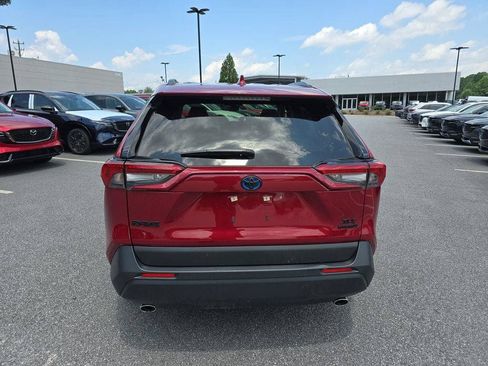 Used 2022 Toyota RAV4 XLE Premium AWD/4WD image 4