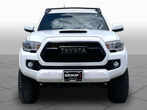 Used 2019 Toyota Tacoma TRD Sport w/ Technology Package AWD/4WD image 4