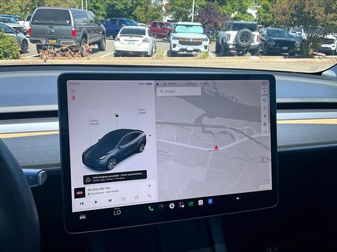 Used 2022 Tesla Model Y Long Range AWD/4WD image 25