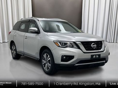 Used 2019 Nissan Pathfinder SV w/ SV Tech Package AWD/4WD image 3