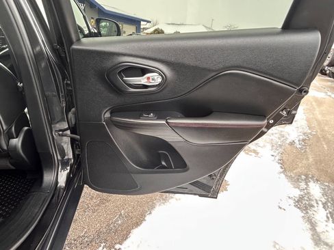 Used 2016 Jeep Cherokee Trailhawk w/ Leather Interior Group image 18