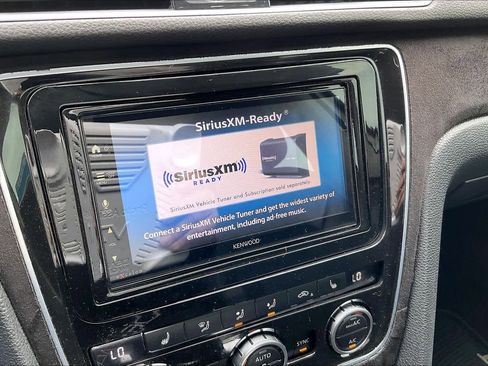 Used 2014 Volkswagen Passat 1.8T SEL Premium image 30