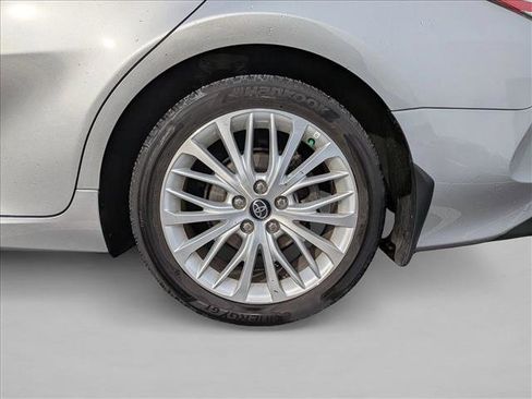Used 2020 Toyota Camry XLE image 13
