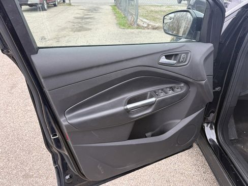 Used 2019 Ford Escape SE image 11