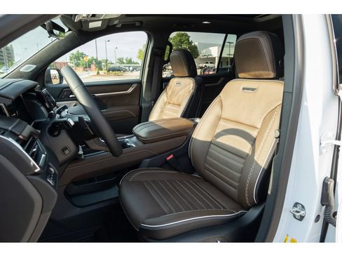 New 2026 GMC Acadia Denali Ultimate w/ LPO, Floor Liner Package AWD/4WD image 12