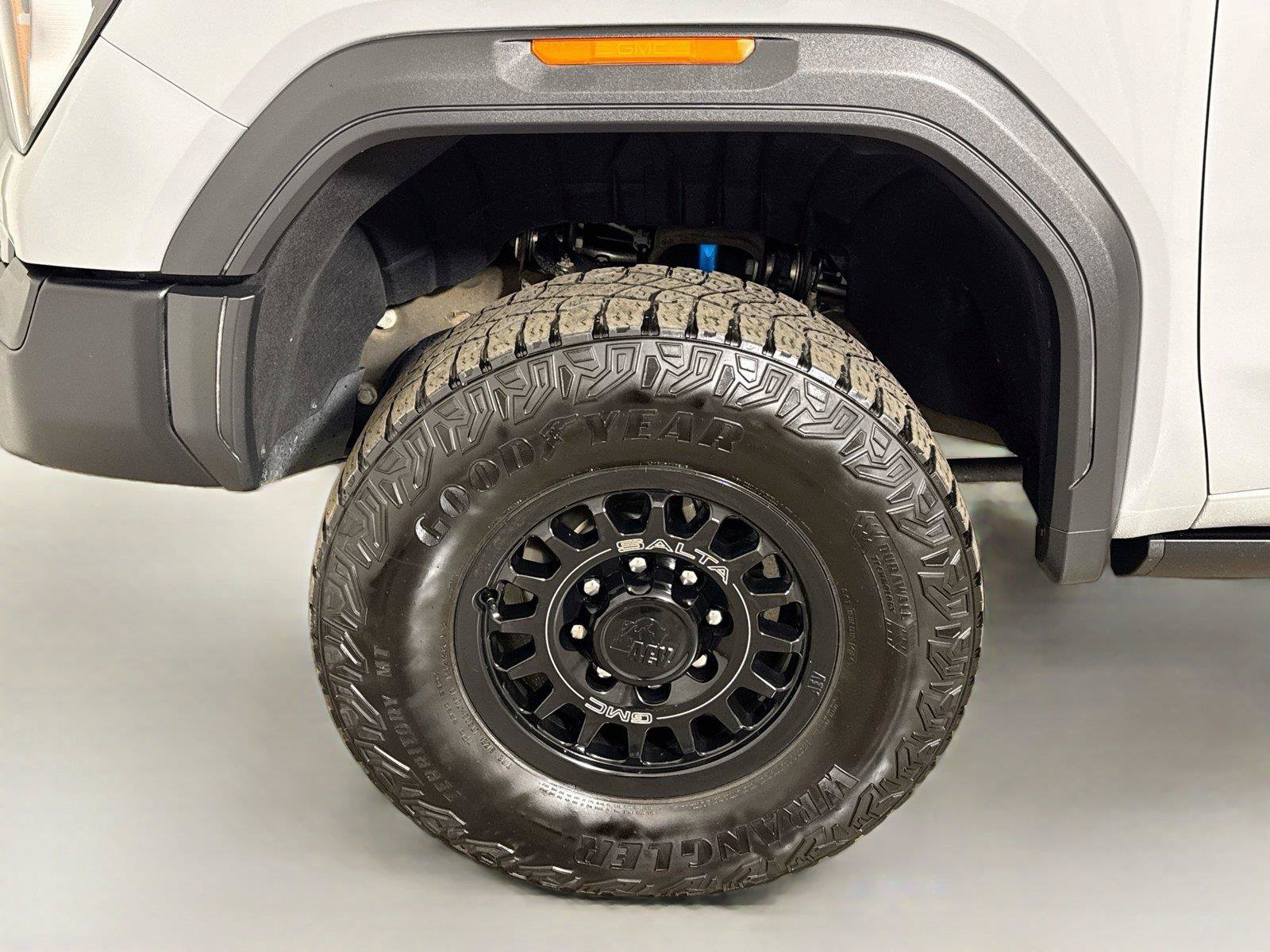 Certified 2025 GMC Sierra 2500 AT4X w/ AT4X AEV Edition AWD/4WD image 30