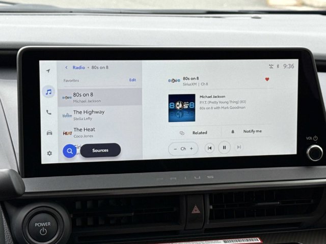 Used 2027 Toyota Prius XLE FWD image 20
