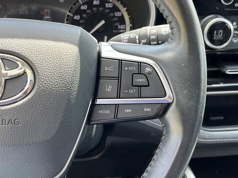 Used 2021 Toyota Highlander XLE image 33