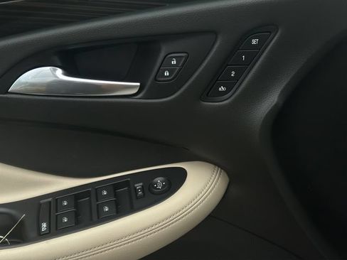 Used 2020 Buick Envision Essence AWD/4WD image 15