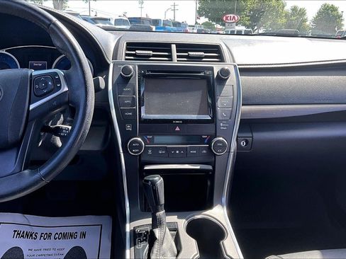 Used 2017 Toyota Camry XLE FWD image 9