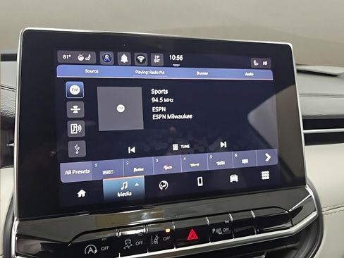 Used 2025 Jeep Compass Limited image 24