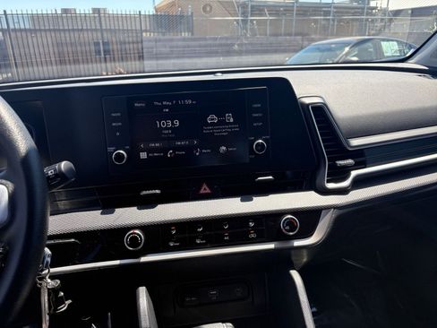 Used 2025 Kia Sportage LX FWD image 17