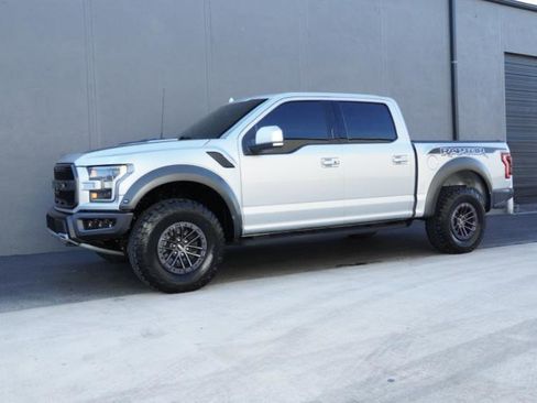 Used 2019 Ford F150 Raptor w/ Equipment Group 802A Luxury image 3