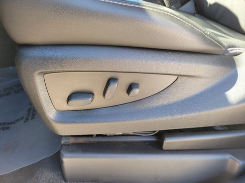 Used 2019 Chevrolet Suburban Premier image 12