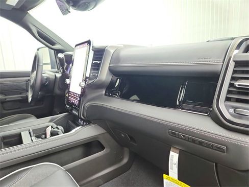 New 2025 RAM 2500 Limited image 38
