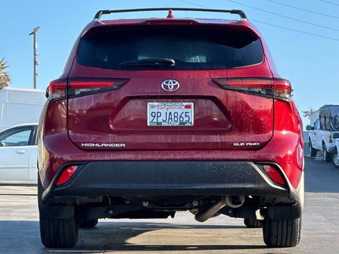 Used 2024 Toyota Highlander XLE image 6