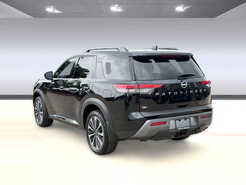 New 2026 Nissan Pathfinder Platinum FWD image 3
