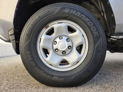 Used 2018 Toyota Tacoma SR image 22