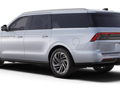 New 2025 Lincoln Navigator L Reserve image 2